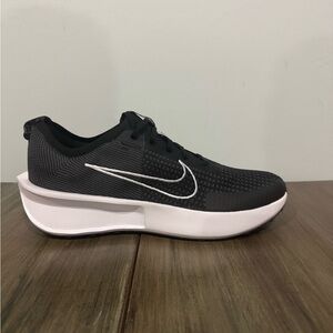 NIKE INTERACT RUN BLACK WHITE MENS SHOES